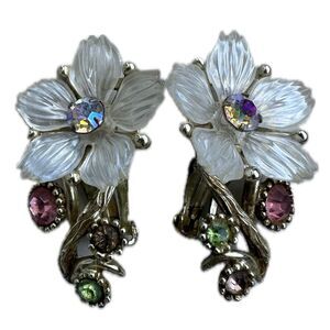Selro Vintage 1960s Clear White Lucite Flower AB Rhinestone Clip On Earrings